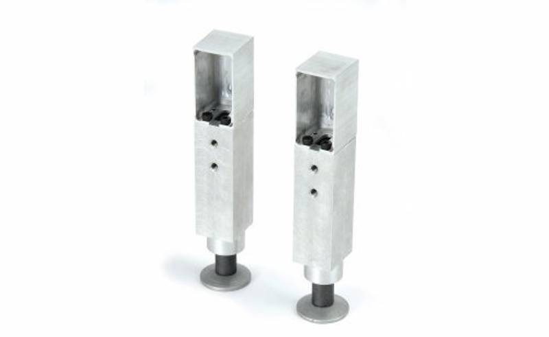 500907218 - Carson- 1/14 Trailer Support Legs w/o Motor